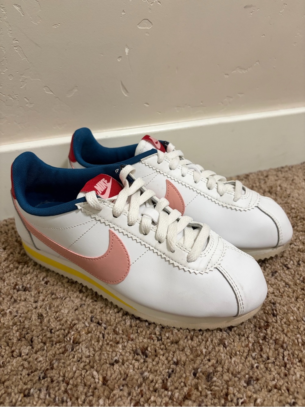 Nike Women's Cortez Sneaker 'Coral Stardust' 807471-114 Size 6